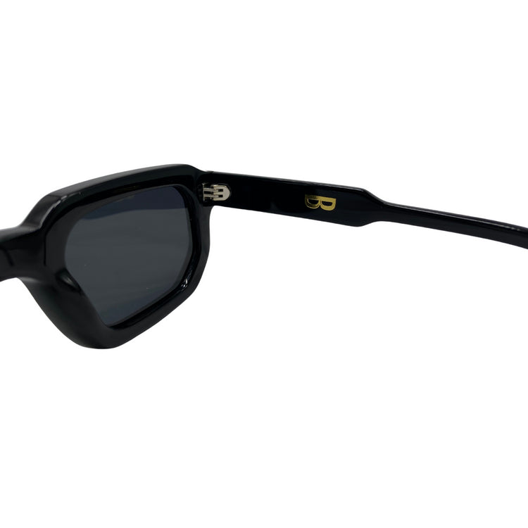 Lentes de sol Blinders modelo Black Chris con marco negro rectangular y lentes negros, estilo urbano unisex, protección UV400.