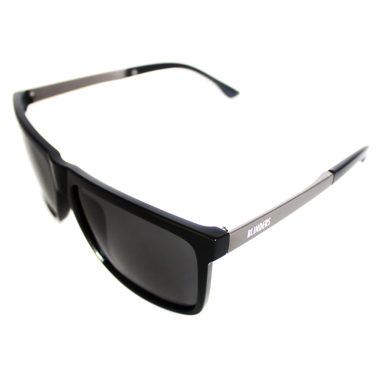 Lentes de sol Blinders Black Walker frontal con marco negro y lentes espejados negros, estilo unisex UV400